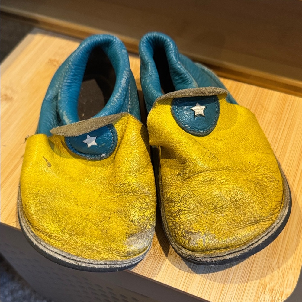 Softstar shoes child size 9. Yellow and blue